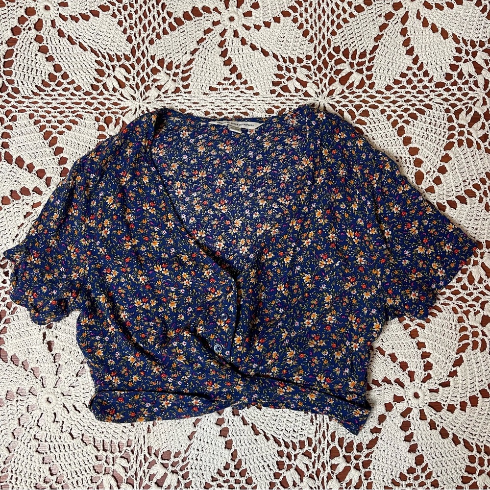American Eagle Women's Small Navy Blue Floral Cross Over Crop Top Blouse